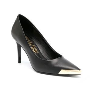 #versace #versacejeans #metallic #pumps #aw23 #statementbutsimple